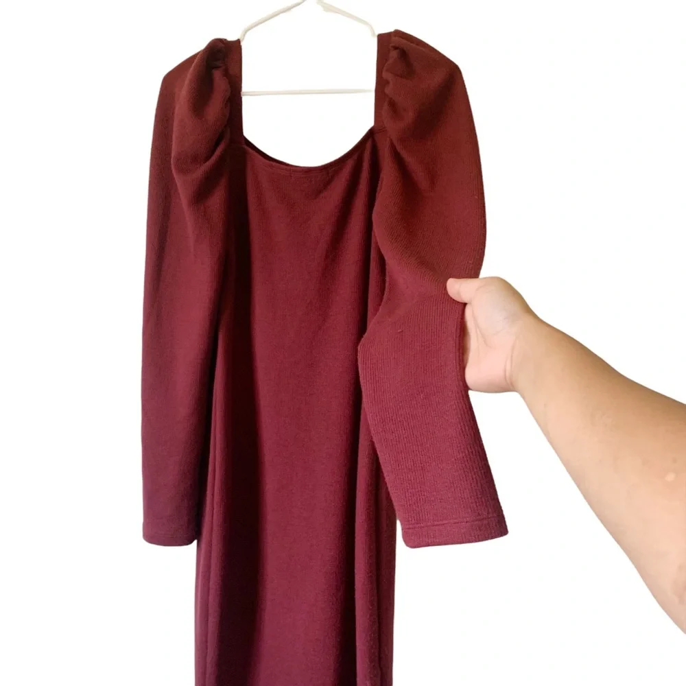 Socialite maroon puff